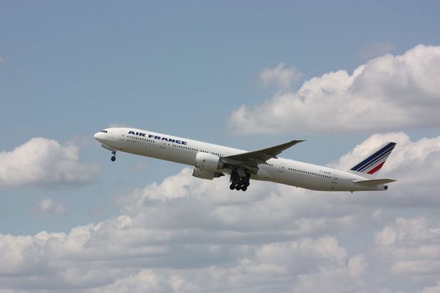 “Il Boeing non risponde ai comandi”: attimi di terrore durante il volo