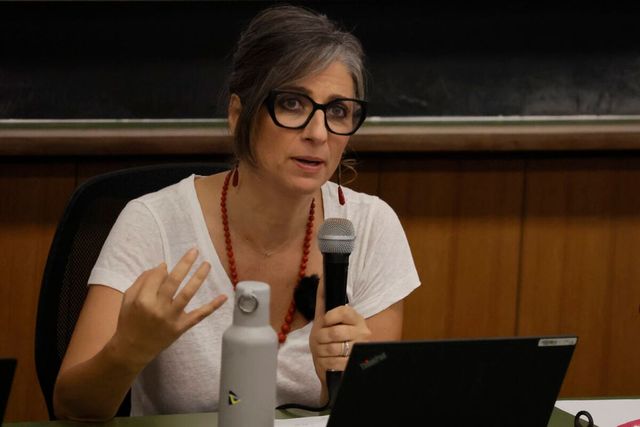 Albanese in video dal Sudafrica con l’Onu per le sanzioni Usa, nuovo report su Gaza