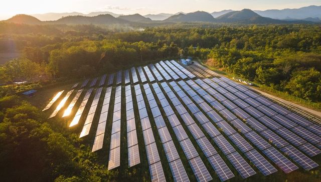 Permessi per le rinnovabili più veloci in Ue,target al 42,5%