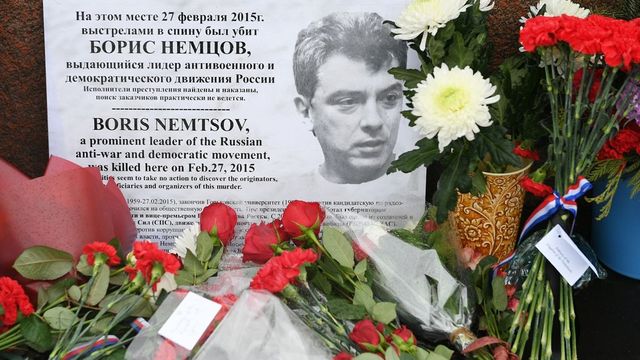 Sute de oameni au participat la comemorarea asasinării opozantului rus Boris Nemțov
