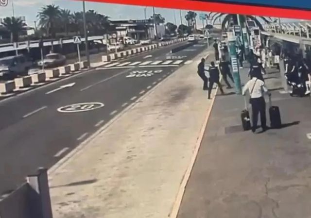 El migrante muerto en el aeropuerto tenía billete para el día 22 | Canarias7
