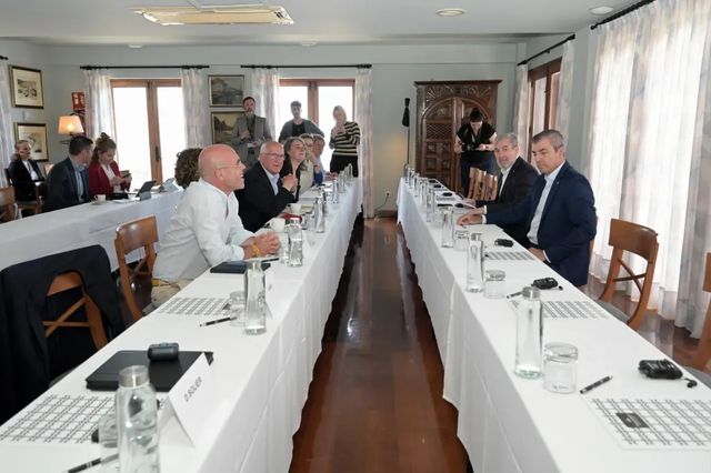 El presidente de Canarias pide una estrategia europea para atender a los menores no acompañados