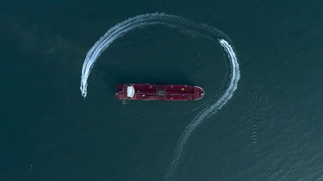 El Parlamento de Irán vota a favor del cierre del Estrecho de Ormuz, por el que pasa el 20% del crudo mundial