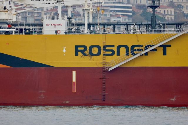 US imposes sanctions on two Russian oil companies, calls on Moscow to immediately agree to ceasefire