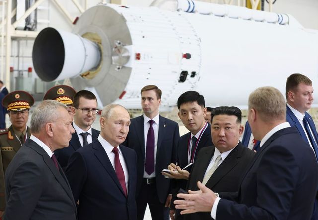 Vladimir Putin si Kim Jong Un si-au oferit pusti unul altuia si s-au adresat cu apelativul ,,tovarase