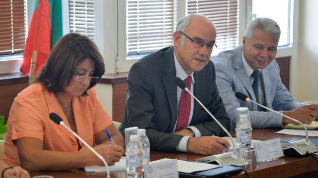 Парното ще поевтинее средно с 20% от април
