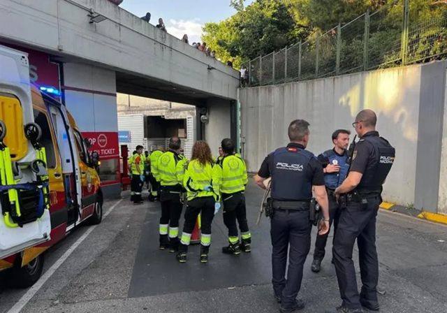 Detenido por empujar al vacío a una mujer desde siete metros de altura en una estación de bus de Madrid