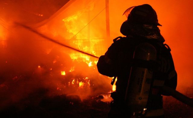 Tragedie cumplită la Ocnița. Doi copii și bunicul lor au murit după ce au ars în casă