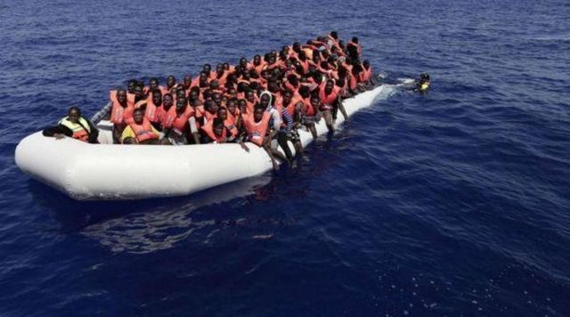 La Grecia pensa a una barriera galleggiante per fermare i migranti