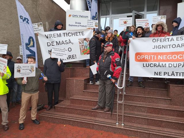 Proteste la OMV Petrom: Ce spune compania despre salariile care îi nemulțumesc pe angajați