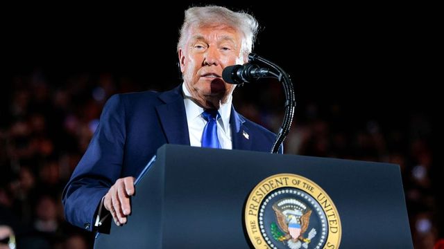 US Offers $1,000 And Pay For Travel To Migrants Who Self-Deport