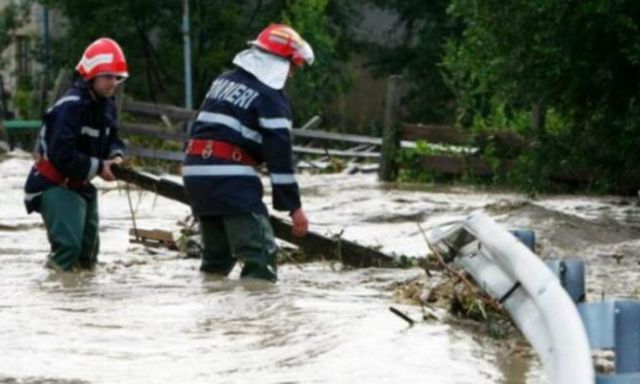 Cod portocaliu de inundații pe râurile din Vrancea și Buzău