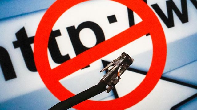 Роскомнадзор заблокировал два сайта за оскорбление российского гимна
