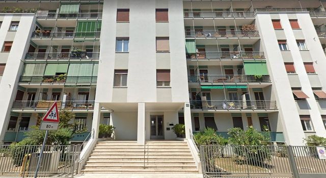 Anziani trovati morti in casa a Milano, ipotesi omicidio-suicidio