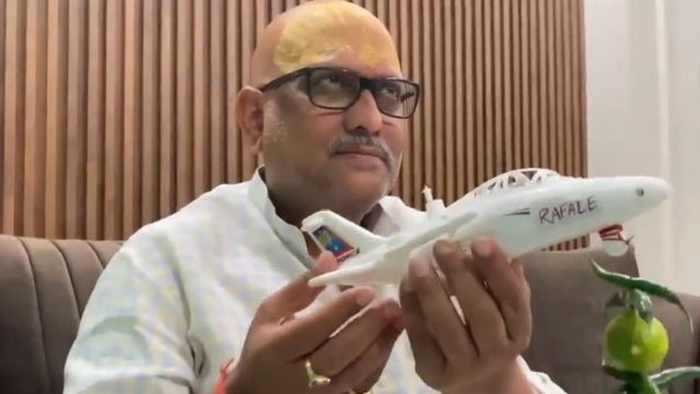 Congress leader taunts Centre with nimbu-mirchi on toy Rafale, BJP feels the burn