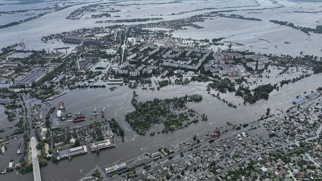 Kijev szerint több százan haltak meg a Herszon megyei árvízben egy megszállt településen