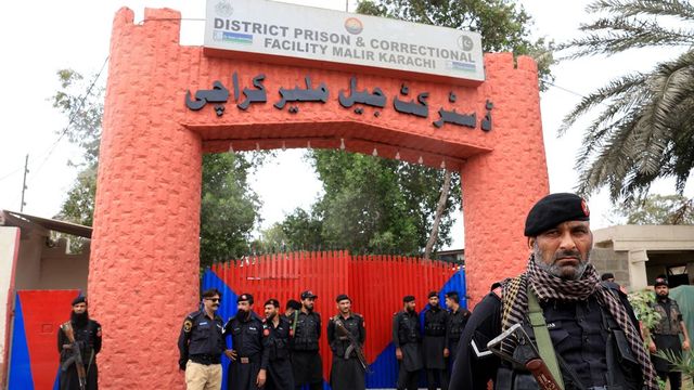 Over 200 prisoners escape from Pakistan jail during evacuation after earthquake