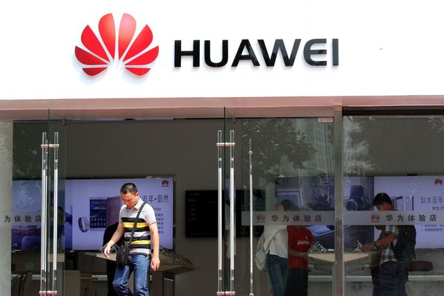 Huawei neagă zvonurile legate de vânzarea diviziei de smartphone-uri premium