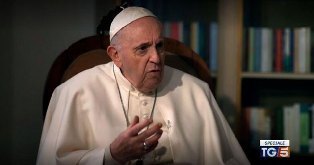 Papa: per la politica questo non è momento di rompere unità