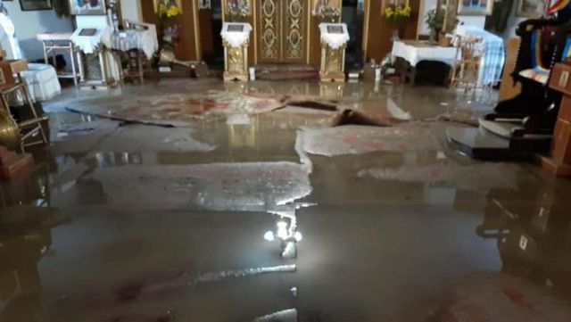 Ploile abundente au inundat biserica din centrul orașului Soroca