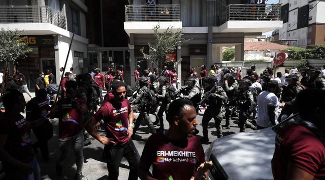 Israele, scontri tra richiedenti asilo eritrei e polizia israeliana a Tel Aviv