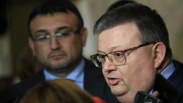 Цацаров иска пълната информация за банкови сметки и офшорки на властта