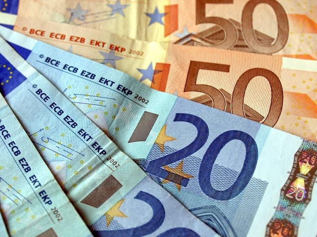 Curs valutar 9 iulie 2020. Euro a stagnat