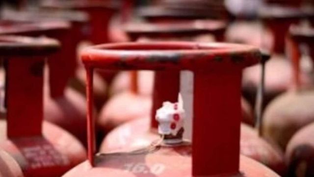 Govt extends ₹300 LPG subsidy for Ujjwala beneficiaries till 2025