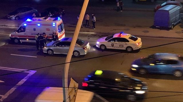 Un bărbat a fost lovit mortal de un automobil în inima Chișinăului