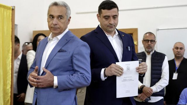 Romania, Simion al seggio con Georgescu,'per la democrazia'