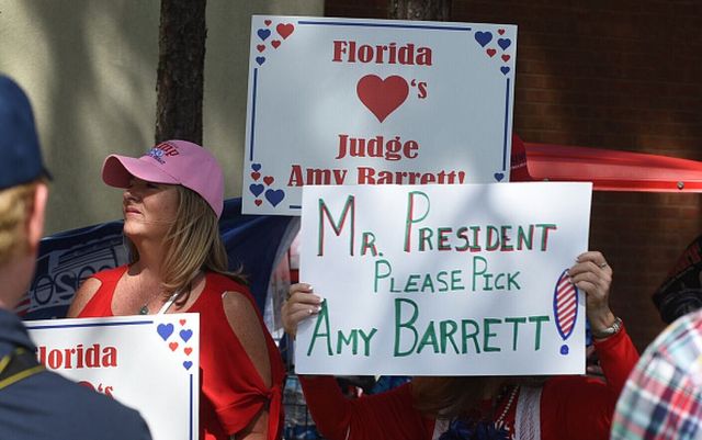 Trump, așteptat să o numească pe Amy Coney Barrett la Curtea Supremă
