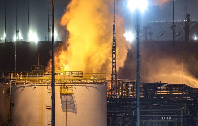 Russia, pompieri ancora a lavoro al terminal del gas Novatek