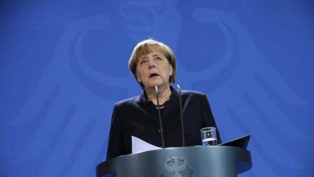 Angela Merkel, al treilea cancelar german, care vizitează Auschwitz