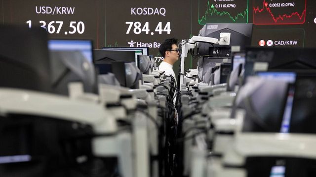 Borsa: l'Asia chiude contrastata tra dazi e banche centrali