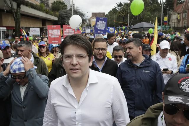 Herido de bala Miguel Uribe Turbay, aspirante a la presidencia de Colombia, en medio de un acto político