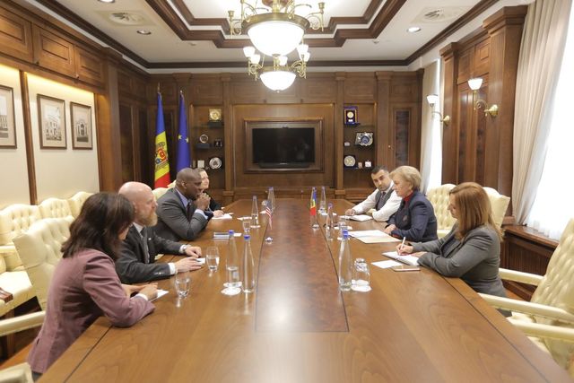 Ce au discutat Președintele Parlamentului și Ambasadorul SUA în R. Moldova