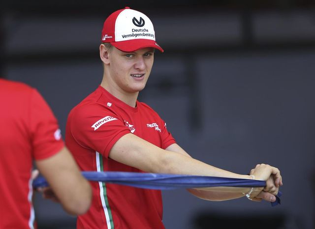 Mick Schumacher con la Ferrari nei test in Bahrain