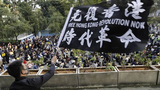 Zákon o Hongkongu rozezlil Peking, reakce Číny blokuje obchodní dohodu s USA