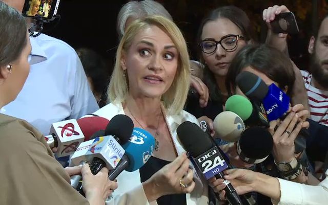 Gabriela Firea, enervată de un protestatar, la ieșirea de la ședința PSD: Știu cine te plătește