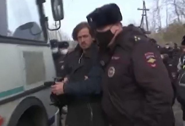 Susținători ai lui Navalnîi, printre care și medici, arestați în fața închisorii în care e deținut opozantul