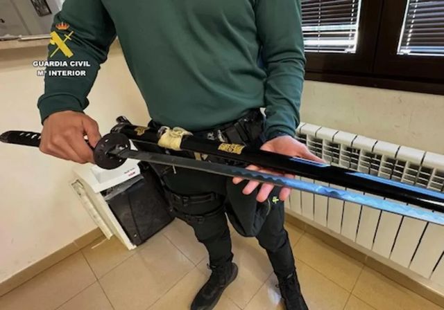 Amenaza a sus vecinos con un cuchillo y se enfrenta a la Guardia Civil con una catana en La Rioja