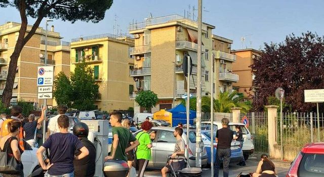 Il cadavere di una donna trovato in un cassonetto a Roma