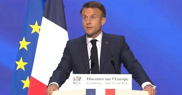 Evropa je smrtelná, musí posílit obranu i vlastní zbrojní produkci, řekl Macron