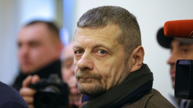 Экс-депутата Рады заочно обвинили в нападении на посольство России