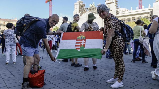 Hadházy Ákos újra tüntetést tartott a Kossuth téren - videó