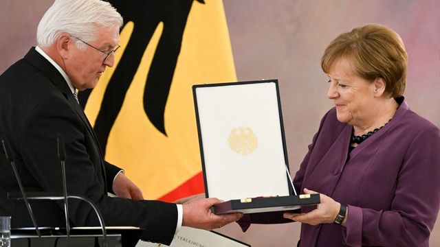 Angela Merkel megkapta a legmagasabb német állami kitüntetést