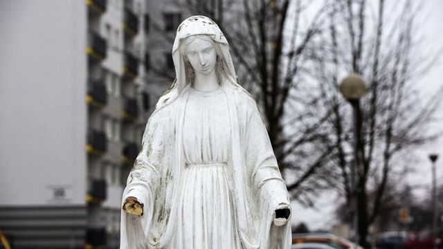 Letörték egy Szűz Mária-szobor mindkét kezét a híres lengyelországi kegyhelyen