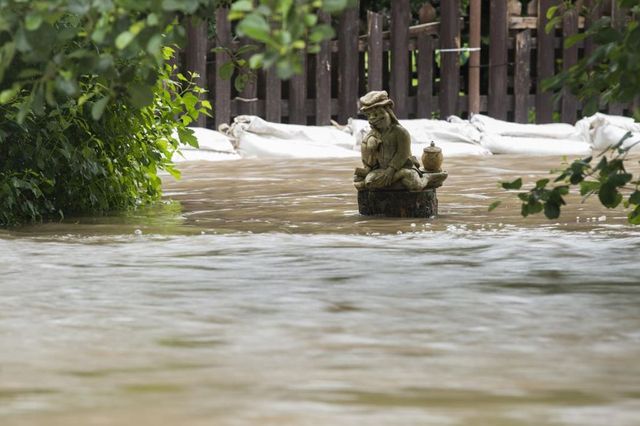 Ve východních Čechách hrozí dopoledne záplavy, v Pardubickém kraji je riziko extrémní