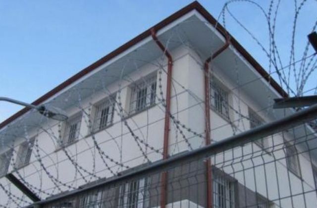 Avocații Poporului recomandă autorităților să amnistieze sau să grațieze anumite categorii de deținuți