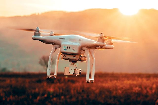 Polițiștii de frontieră au descoperit 100 de drone, transportate fără acte de proveniență